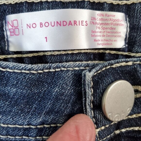 White Eyelet and Denim Shorts No Boundaries Low Rise Juniors Size 1 NEW - Picture 4 of 5